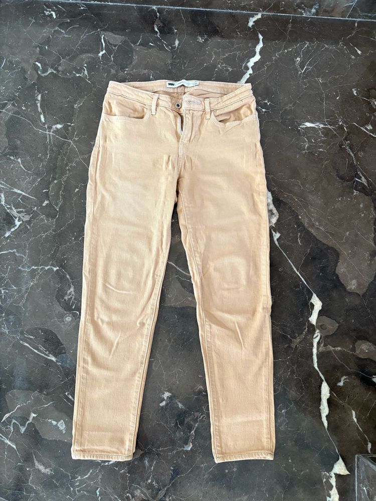 Skin colour Lavi’s  jeans