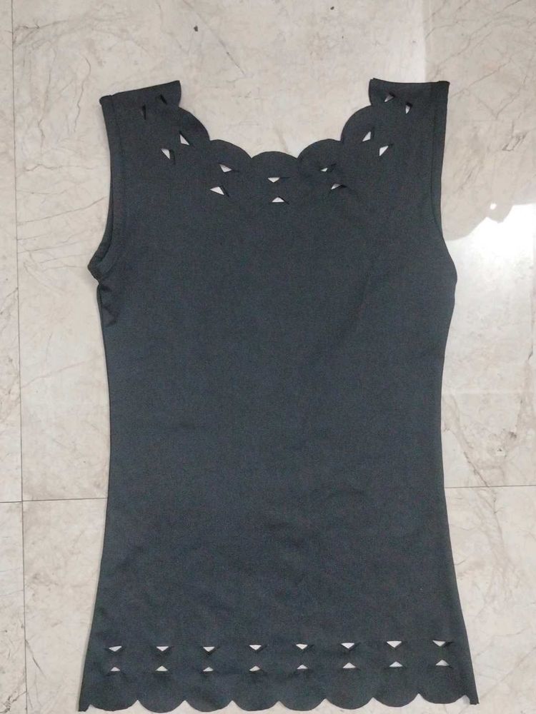 Chic Black Sleeveless Top