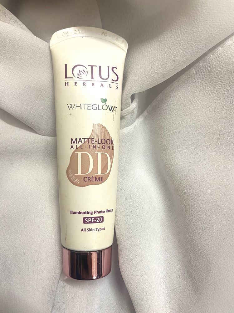 Lotus White Glow Matte Look All In One DD Cream
