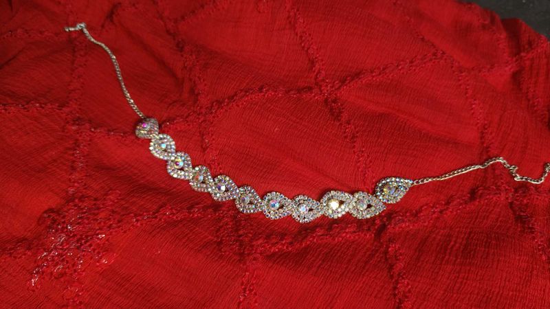 Neckline