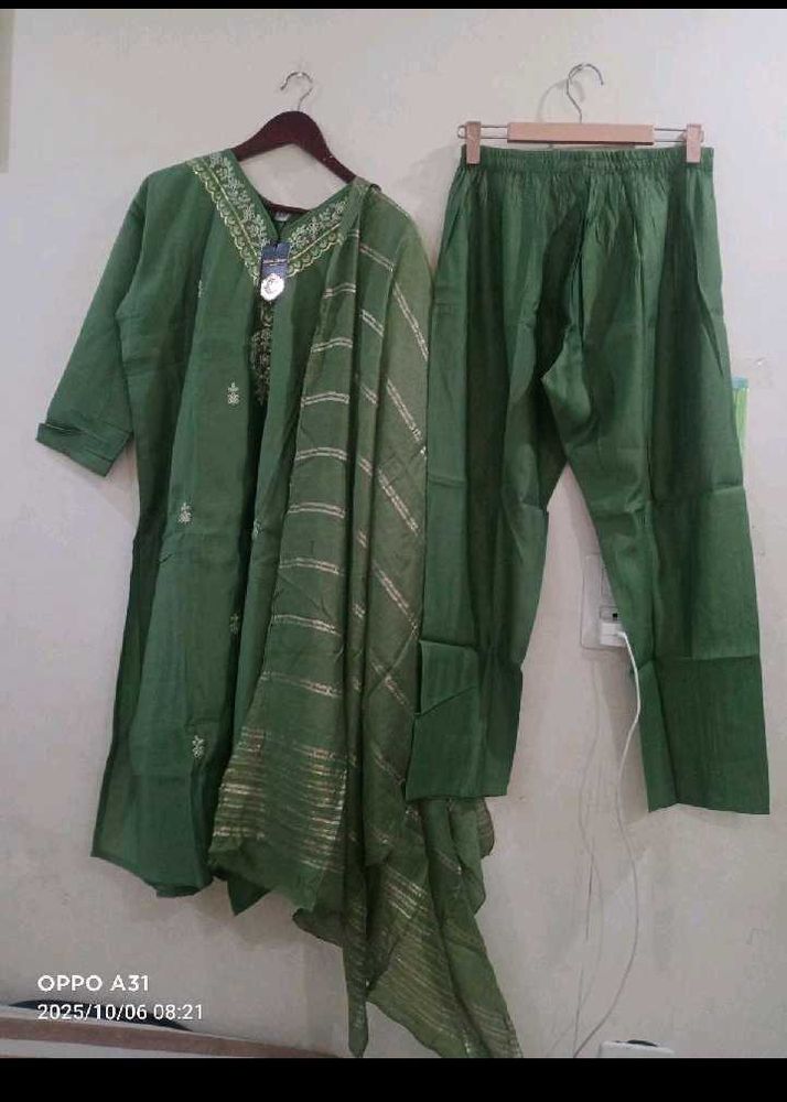 New mama bhanja Green Embroidered Kurta Set
