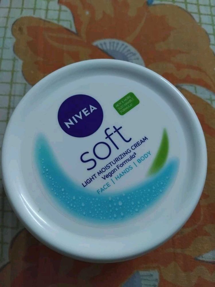 Nivea Soft Moisturizing Cream
