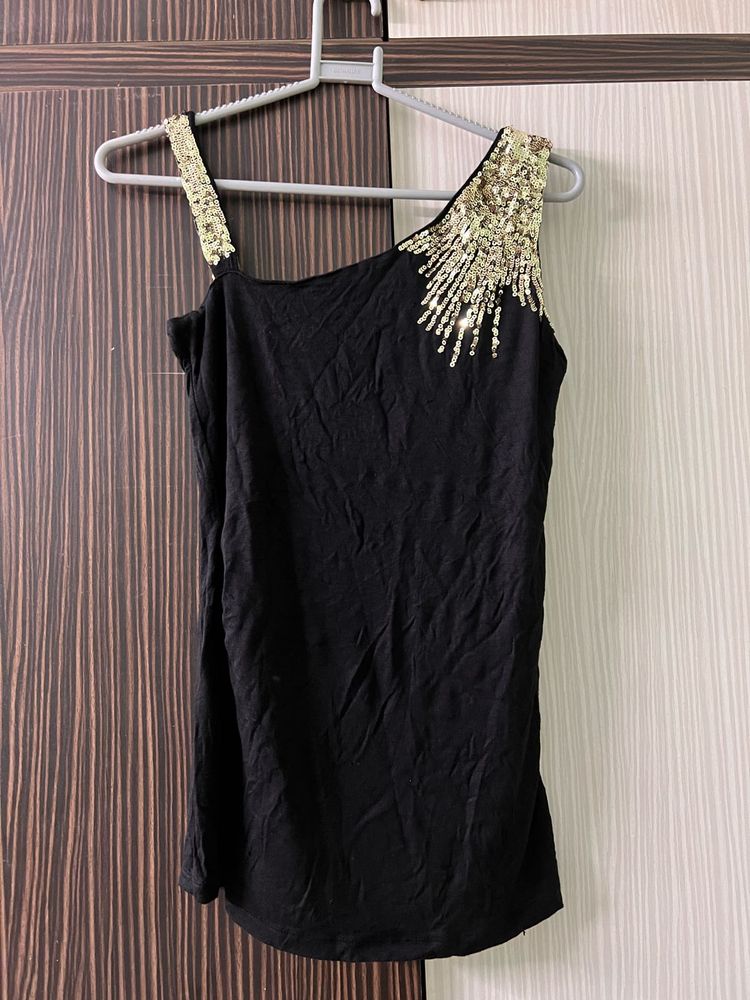 Stylish Top With Sequins