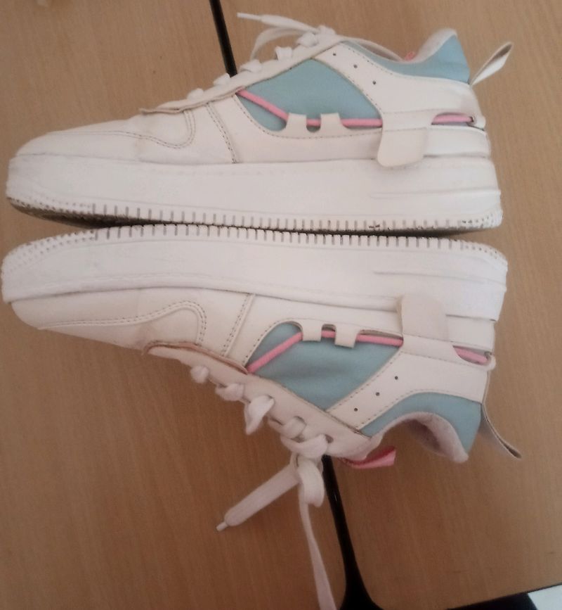 Shoe