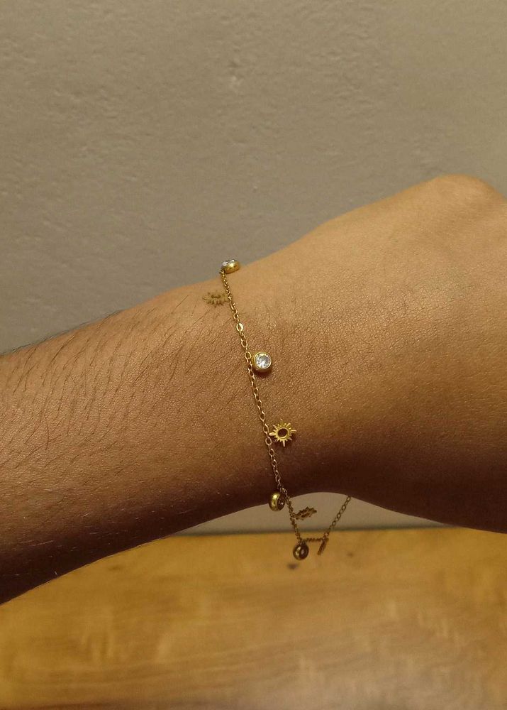 Gold-Plated Hand Chain (Free Size)