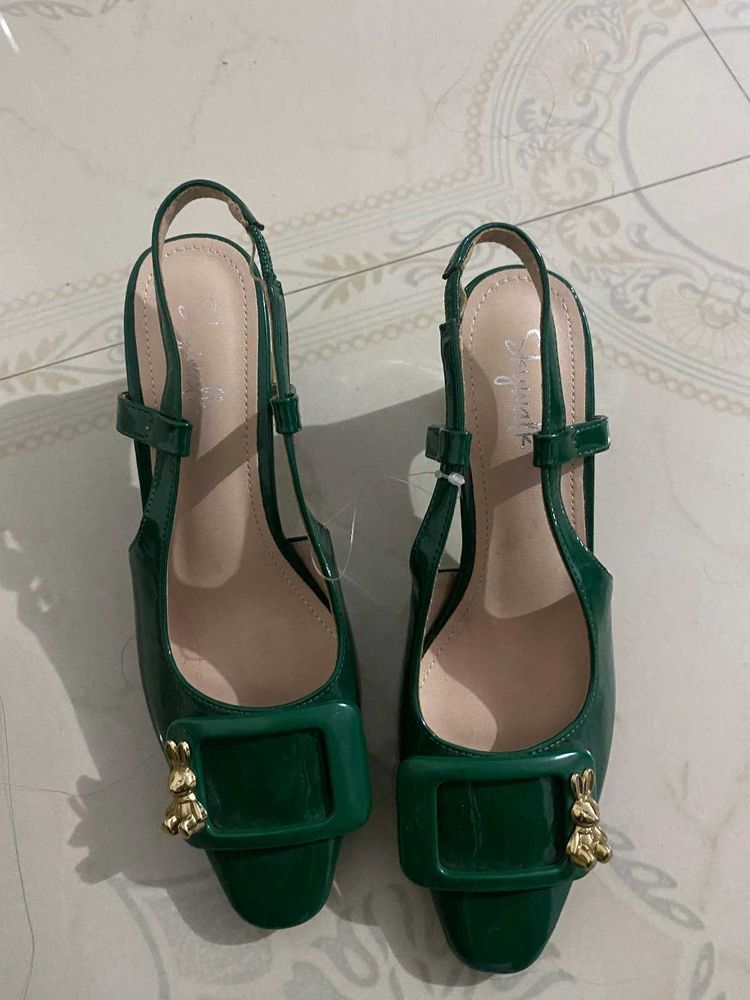 Elegant Green Slingback Heels