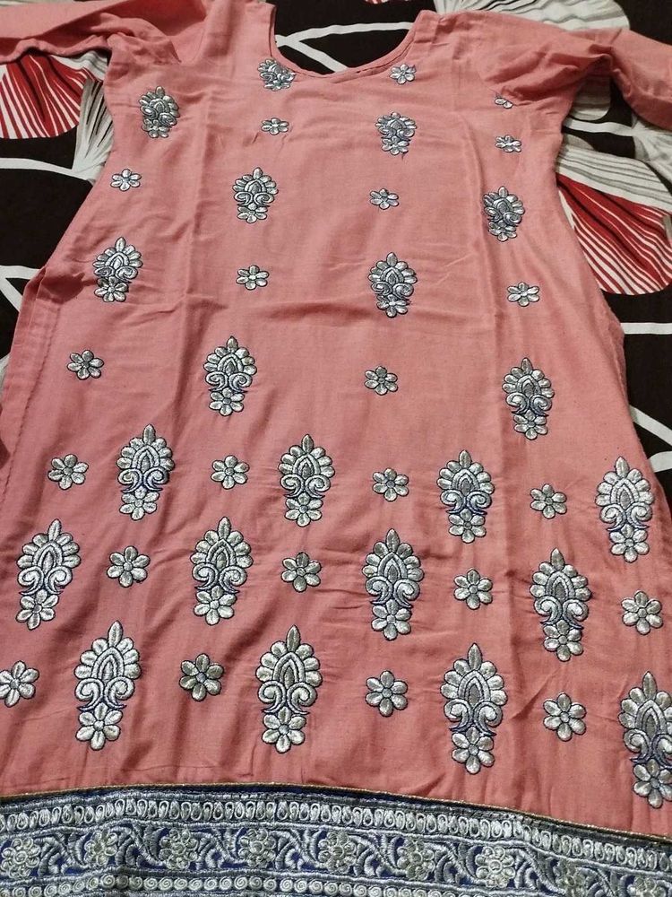 Embroidery Suit With Anyone Nose Stud Free