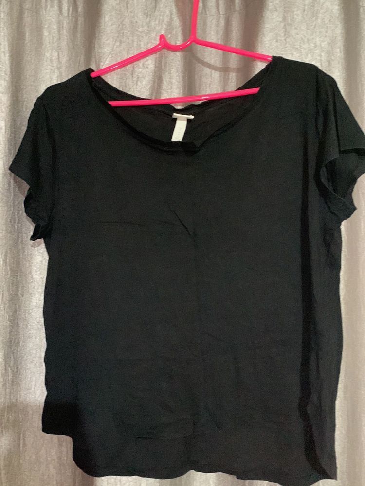 H&amp;M Black T-Shirt