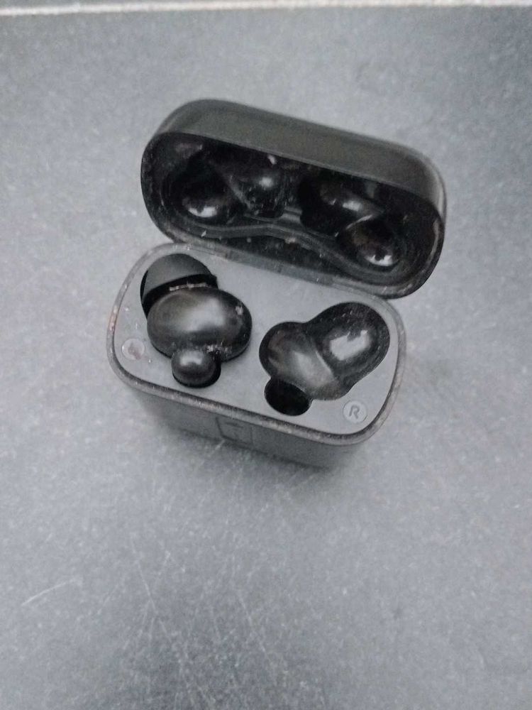 141 Earbuds Boat