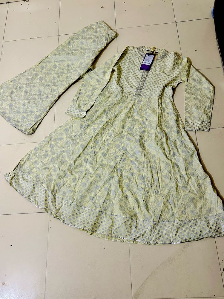 Elegant Embroidered Kurti Pant Set