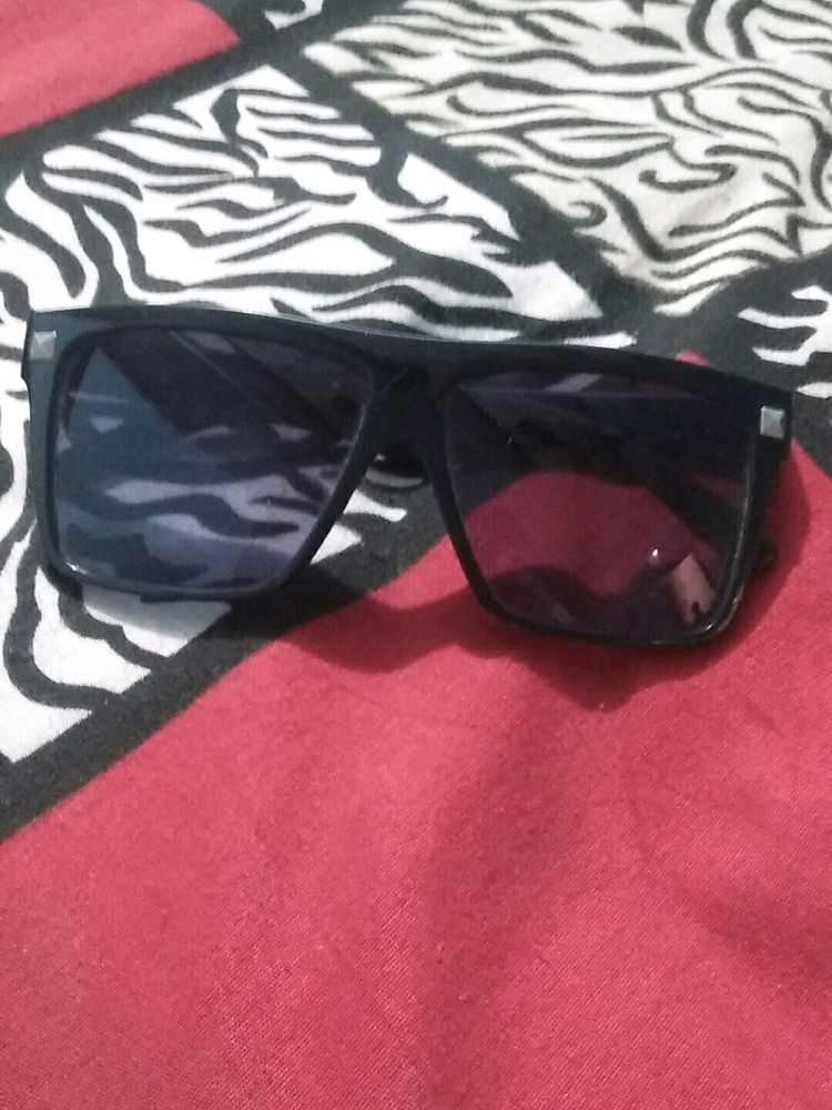 Goggles in Black Shade