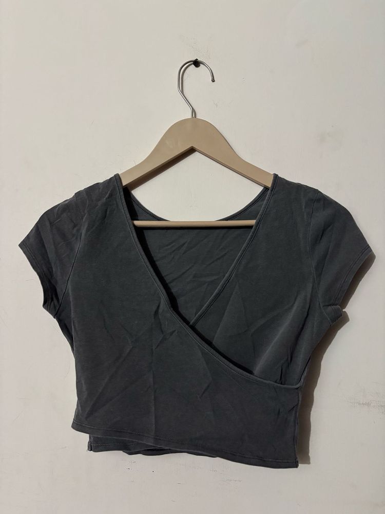 Women&#39;s V-Neck Crop Top