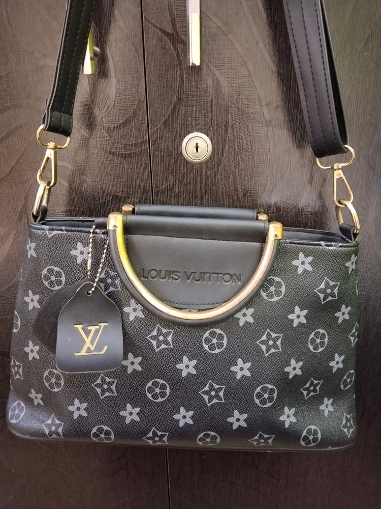 Copied LV brand Sling Bag In A Good Condition