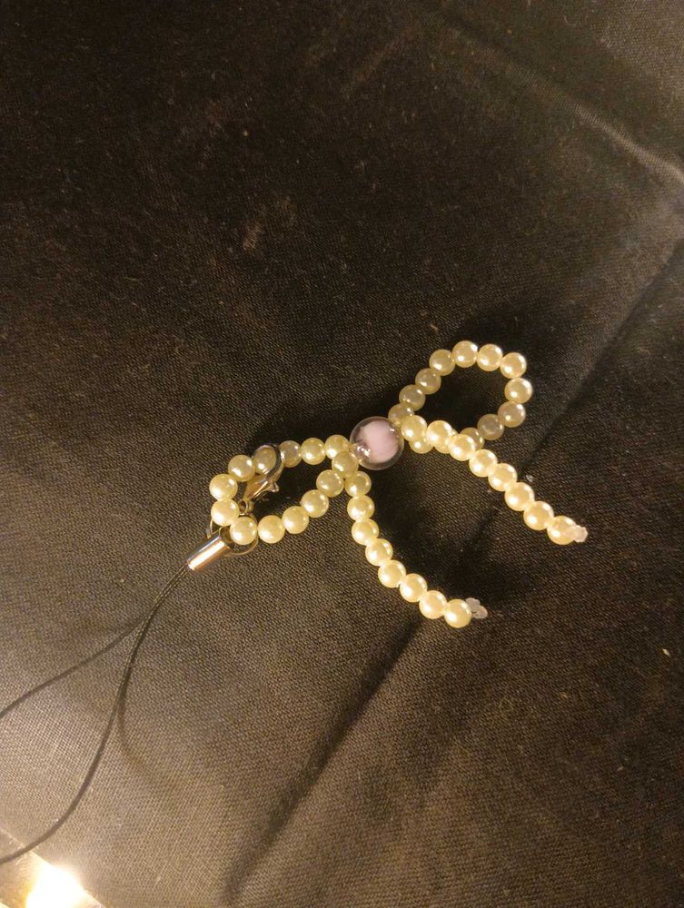 Pearl Bow Phone Charm