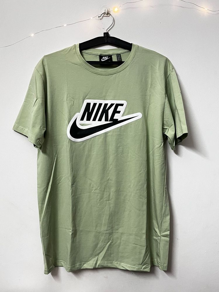 Nike Pista Green T-shirt