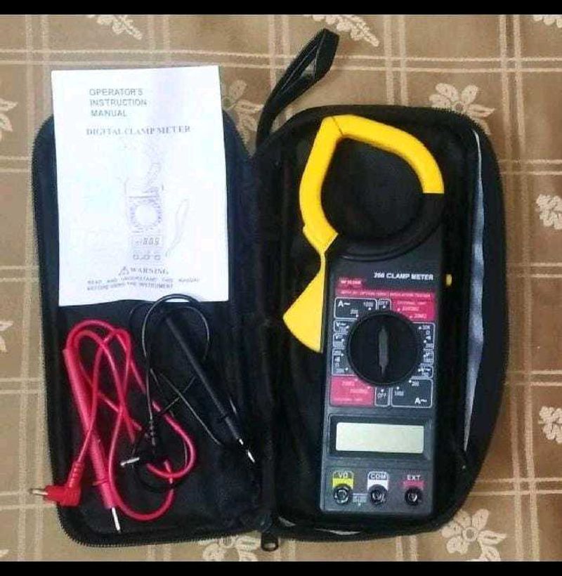 Digital Clamp Meter