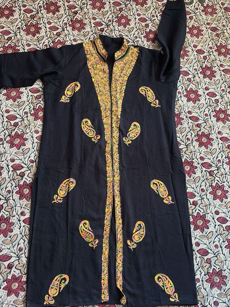 Elegant Embroidered Black Kashmiri Kurta