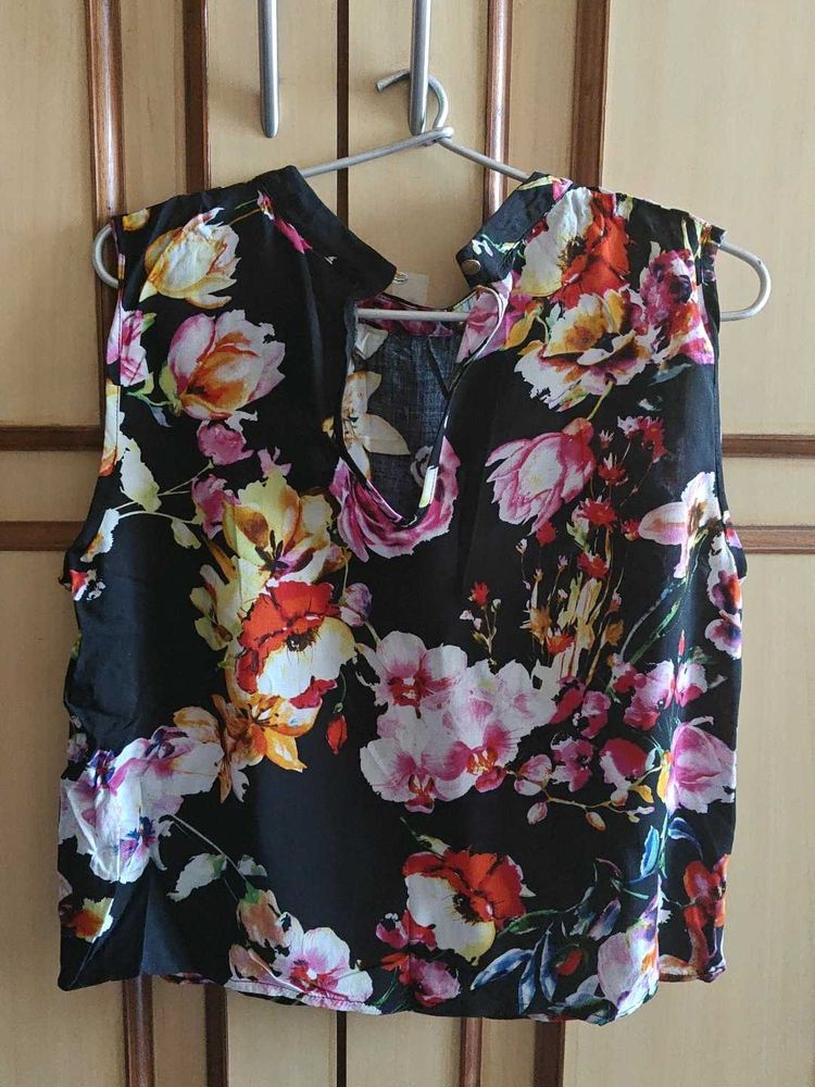 Black Floral Sleeveless Crop Top