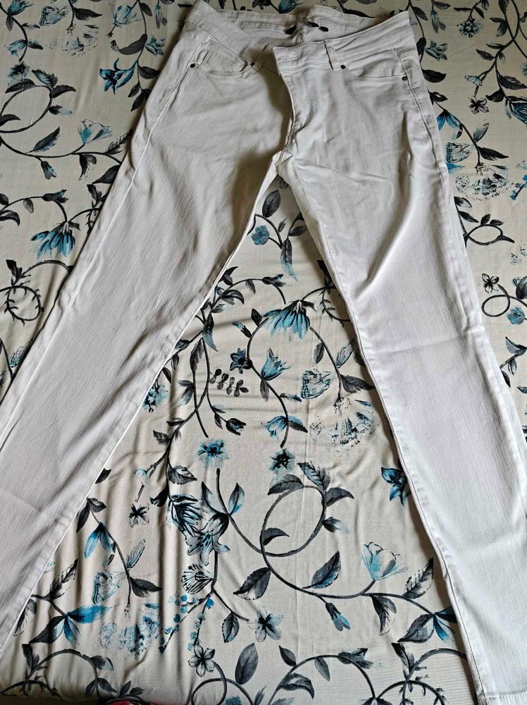 White Skinfit NuoN Jeans