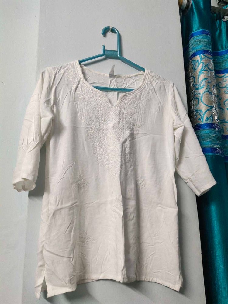 Elegant White Embroidered Kurta