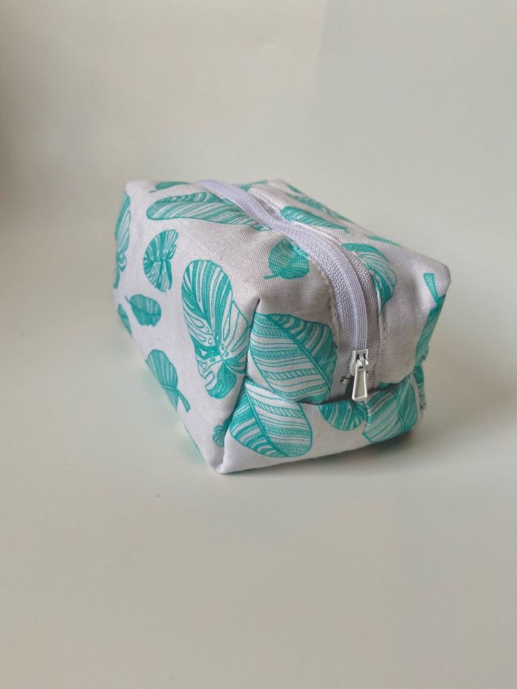 Leaf Print Zippered Pouch
