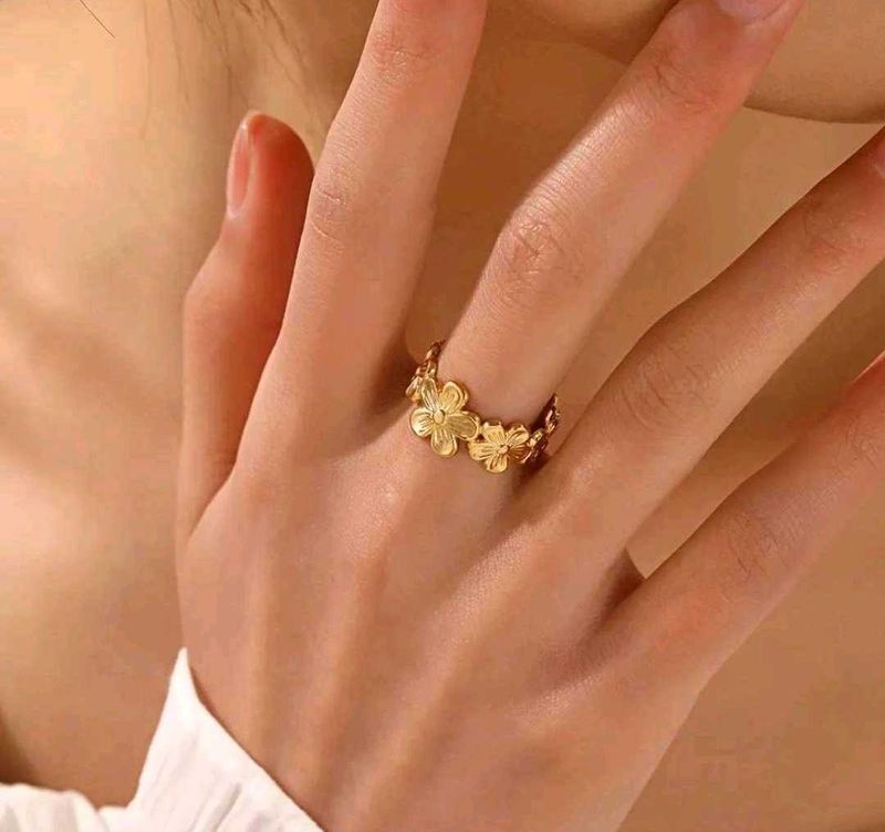 Textured flower ring anti tarnish