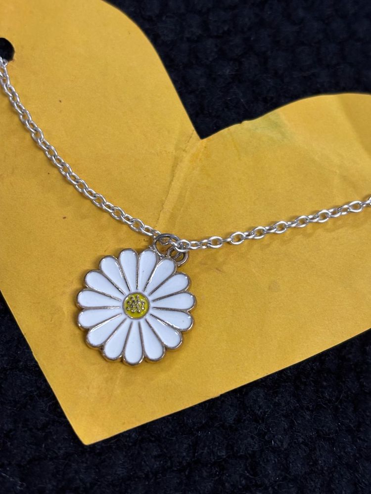 Daisy Flower Pendant Necklace