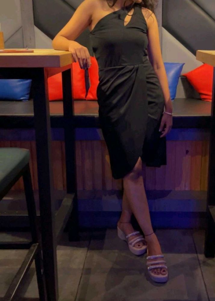 RARE Brand Nlack Bodycon Dress