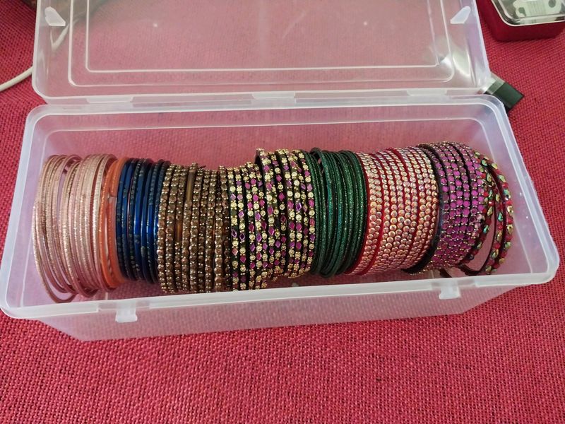Around 85 bangles and wooden jewellery box