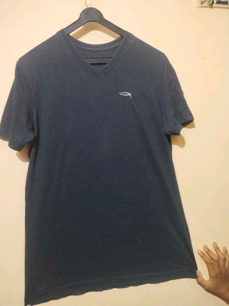 Men&#39;s V-Neck T-Shirt