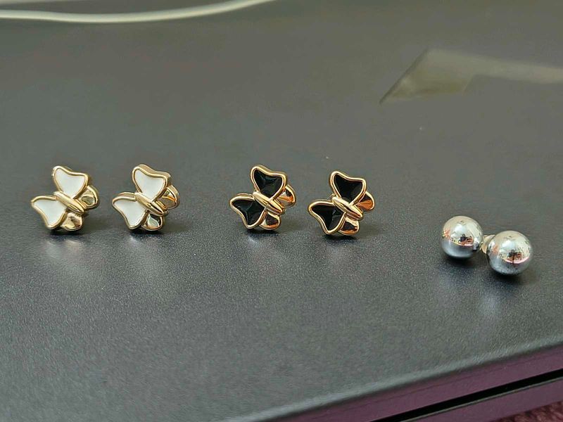 ✨ Elegant Stud Earring Set - 3 Pairs ✨