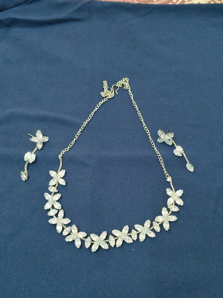Floral Necklace Set