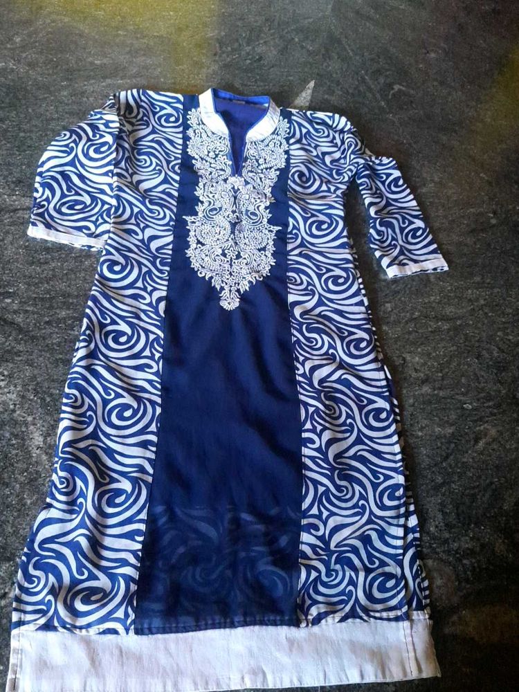 Blue &amp; White Patterned Kurthi