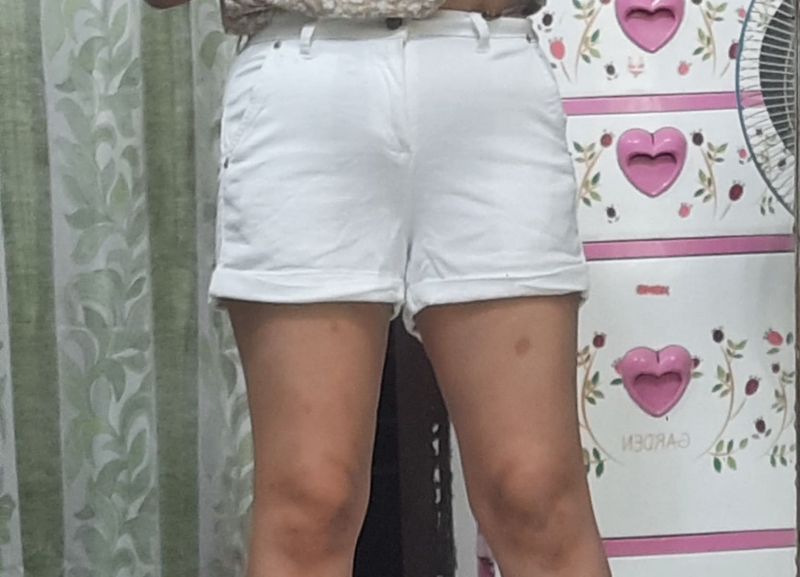 White Women&#39;s Shorts