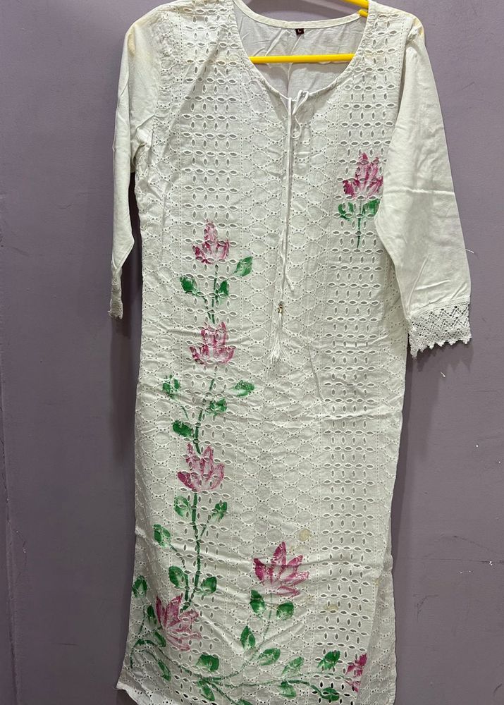 White Floral Embroidered Kurti