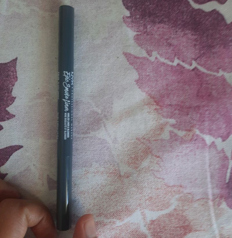 NYX EPIC SMOKE LINER WITH BLENDER