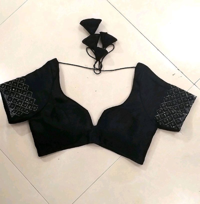 Black Deep Neck Blouse 🌹