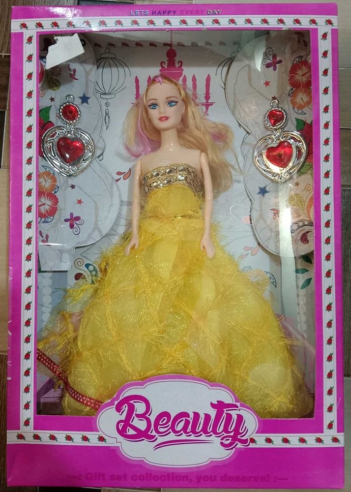 Beautiful Doll Movable Hand
