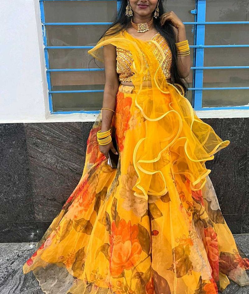 Floral Lehenga Choli Set can be stichable