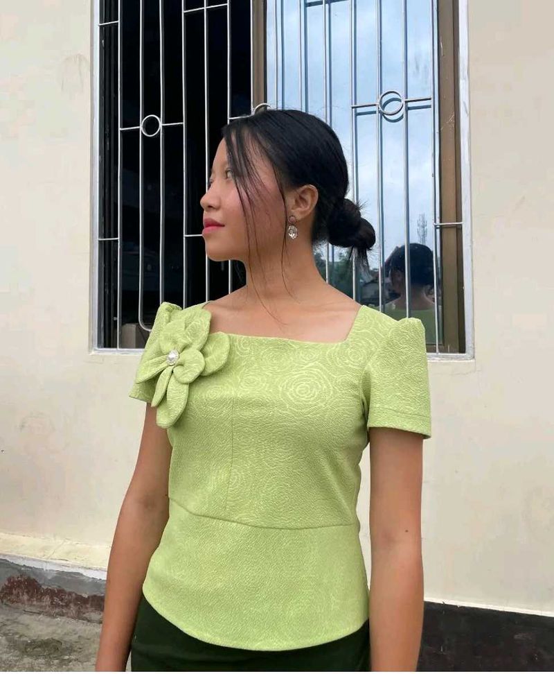 Customised Green Top 🌱