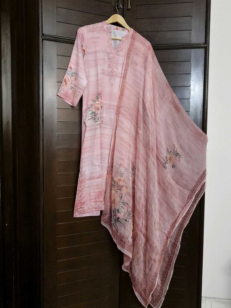 Women Elegant Pink Floral Kurta Set