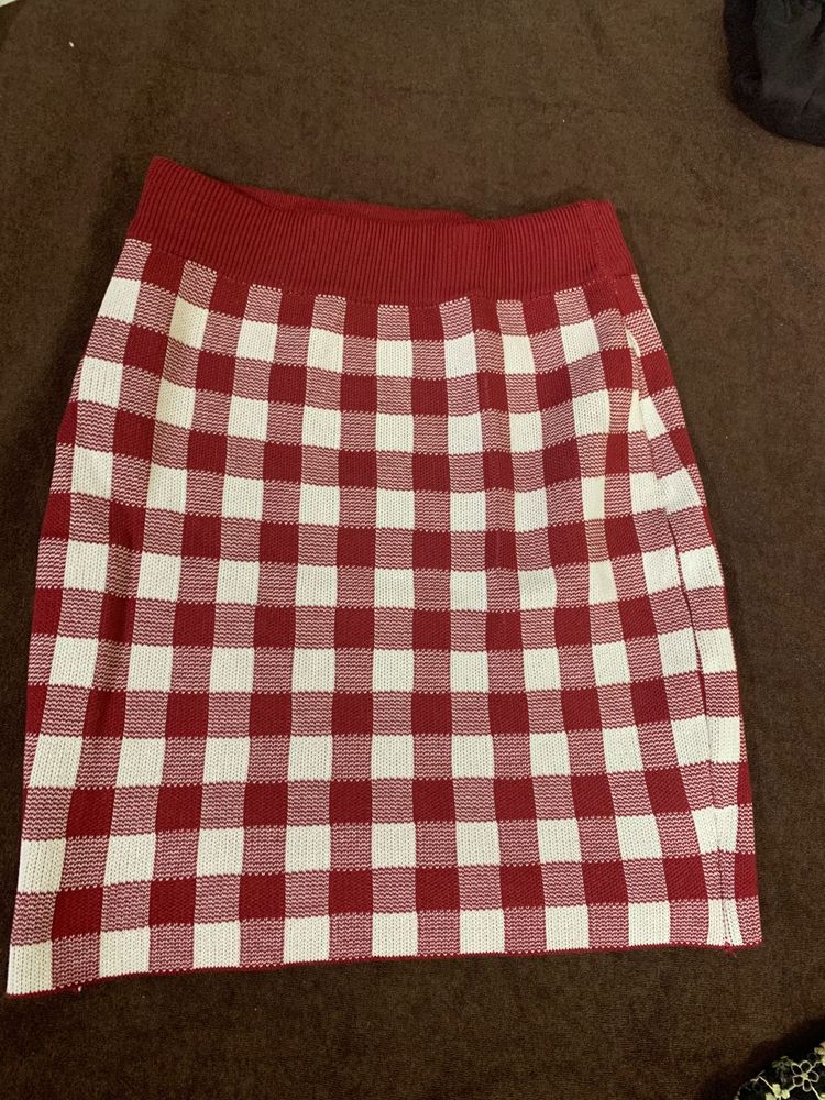 Mini Skirt Thick Selling In A Good Condition