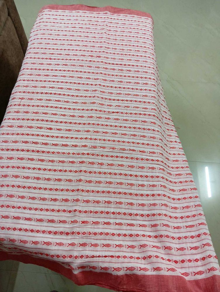 Fish Motive With Red Thread In White Cotton Saree