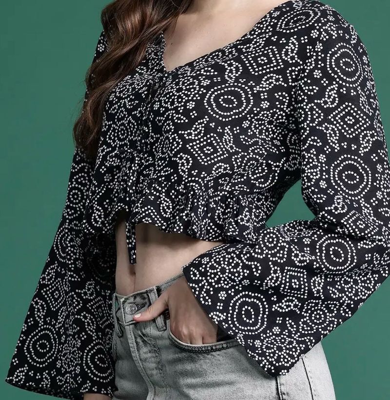 Patterned flared sleeves Crop Top