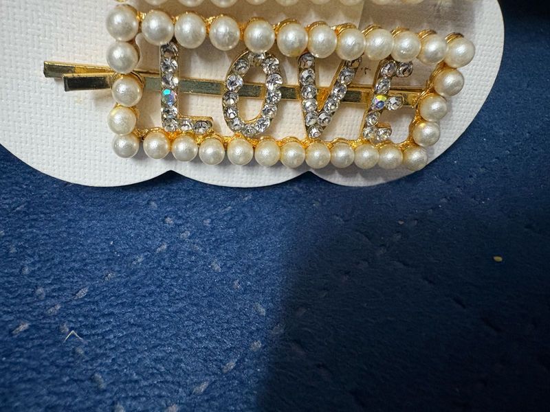 Pearl LOVE Hair Clip