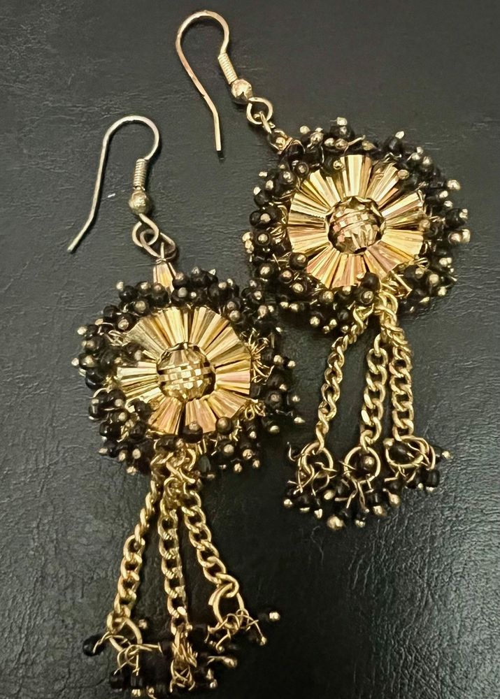 Black Pearl and Gold Earring