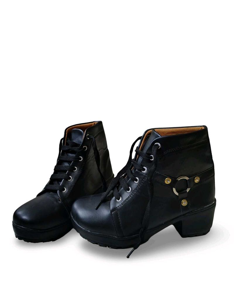 Black Boots With Heels👢