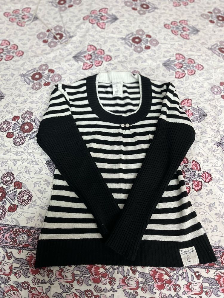 Black and white, beautiful sweater