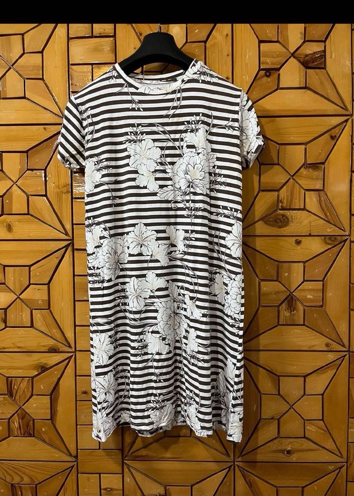 3 Items;2 Superlong Tshirts+muffler