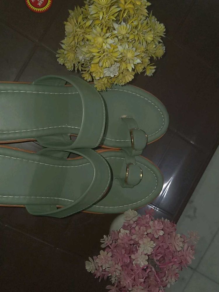 Short heel ladies footwear Totally new